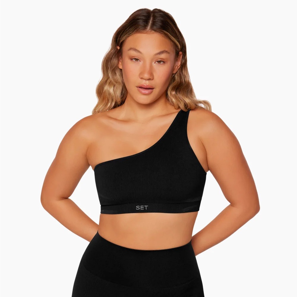Set Active Sculptflex Ribbed One Shoulder Bra in Onyx / Black